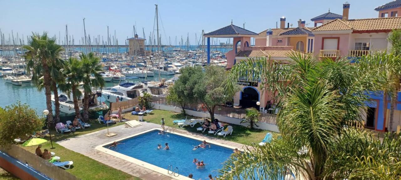 Appartement Climatise Deux Chambres Front De Mer Et Piscine Torrevieja Exterior foto